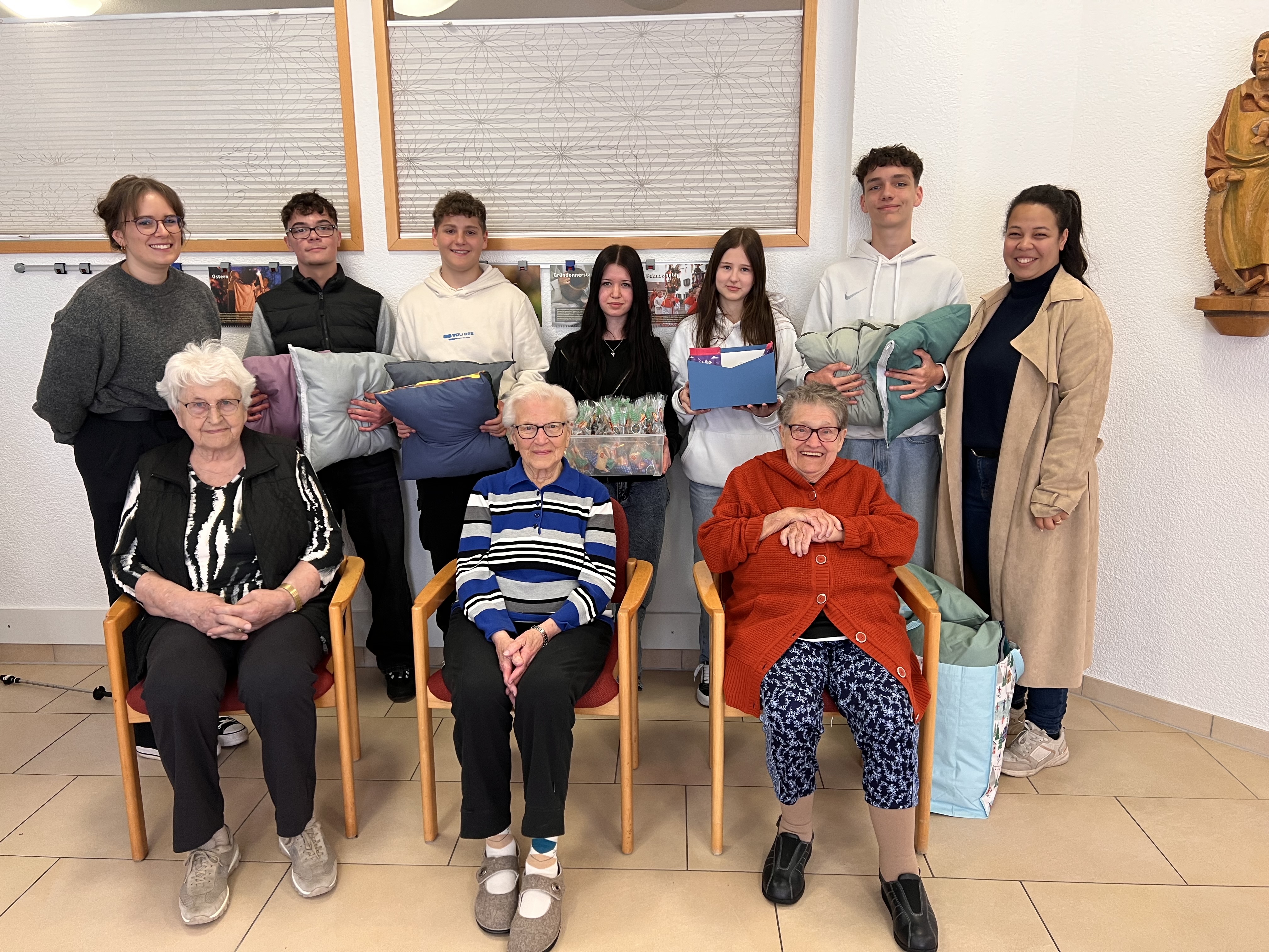 Realschüler_innen und Bewohnerinnen
